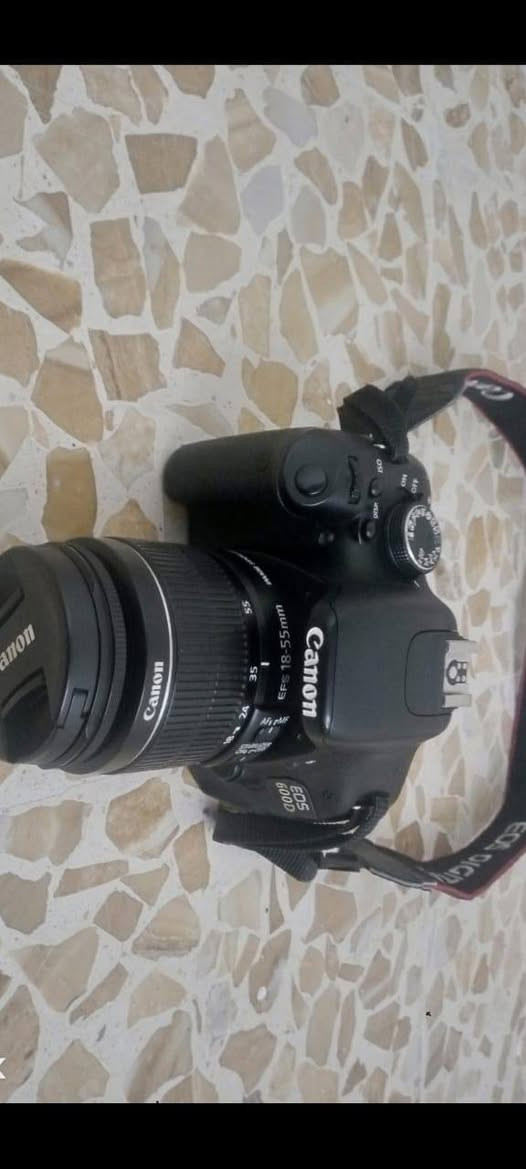 كامره كانون 600D للبيع نضافه فول سعر 350 وتساب او خاص مكان الموصل ***********
