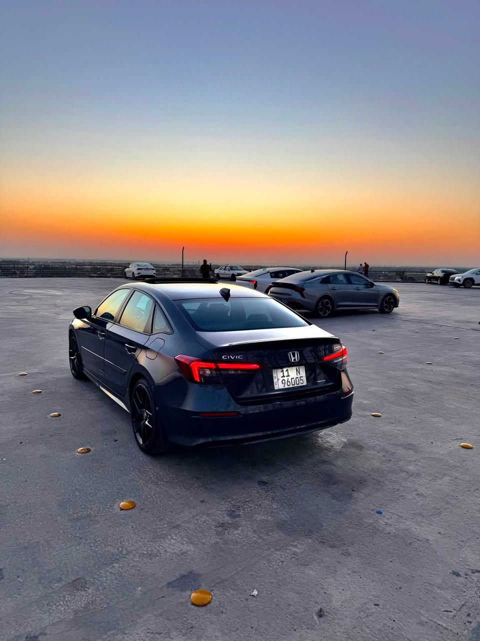 للبيع | Honda Civic Sport Hybrid موديل 2025
• الموديل: 2025.
• الفئة: Sport Hybrid.
• نوع الوقود: هايبرد (بنزين + كهرباء).
• سعة المحرك: 2.0 لتر.
• القوة الإجمالية: 200 حصان.
• ناقل الحركة: e-CVT أوتوماتيك.
• نظام الدفع: أمامي (FWD).
• استهلاك وقود اقتصادي جدًا.
• جنوط رياضية قياس 18 إنش.
• إضاءة LED أمامية وخلفية كاملة.
• شاشة وسطية تعمل باللمس.
• شاشة عدادات رقمية.
• يدعم Apple CarPlay وAndroid Auto لاسلكيًا.
• شاحن لاسلكي للهاتف.
• دخول وتشغيل ذكي بدون مفتاح.
• تشغيل السيارة عن بُعد.
• مقاعد رياضية بتنجيد فاخر.
• مقود متعدد الوظائف مع بدلات تبديل السرعة (Paddle Shifters).
• مثبت سرعة راداري ذكي.
• نظام المحافظة على المسار.
• نظام التحذير من الاصطدام مع الكبح التلقائي.
• نظام مراقبة النقطة العمياء.
• كاميرا خلفية متعددة الزوايا.
• حساسات أمامية وخلفية.
• مكيف أوتوماتيكي ثنائي التحكم.
• فرامل إلكترونية مع Auto Hold.
.السعر 142 ورقة.
٠للاستفسار:***********
