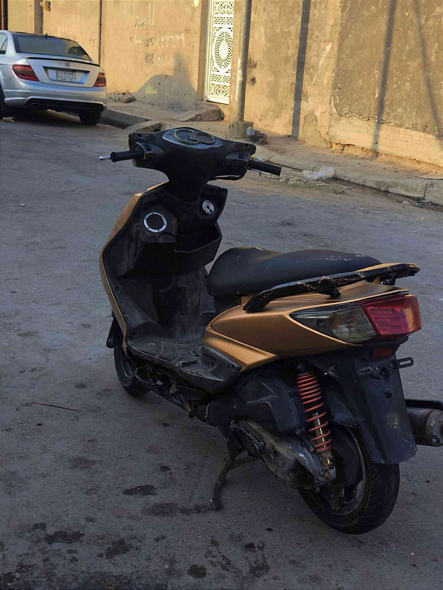 مرخصت الادمن
سكنس فحل 
كفرات ختم واحد كله 
نضافت كفرات ٧٥
دراجه مبدل بيه فقط زنجيل 
كهربئيات كله شغاله
نكره صلف 
تايرات جدد 
الدراجه نوزل 
سعر 550
او مراوس 
اتصل او واتساب ***********
اتصال ***********
