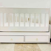 سرير اطفال • دوشكه • شبه جديد