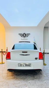 كرايسلر   اوباما 300S   (ألشايب👨🏻‍🦳⚜️) الموديل :2021. (كندي ) .   العد...