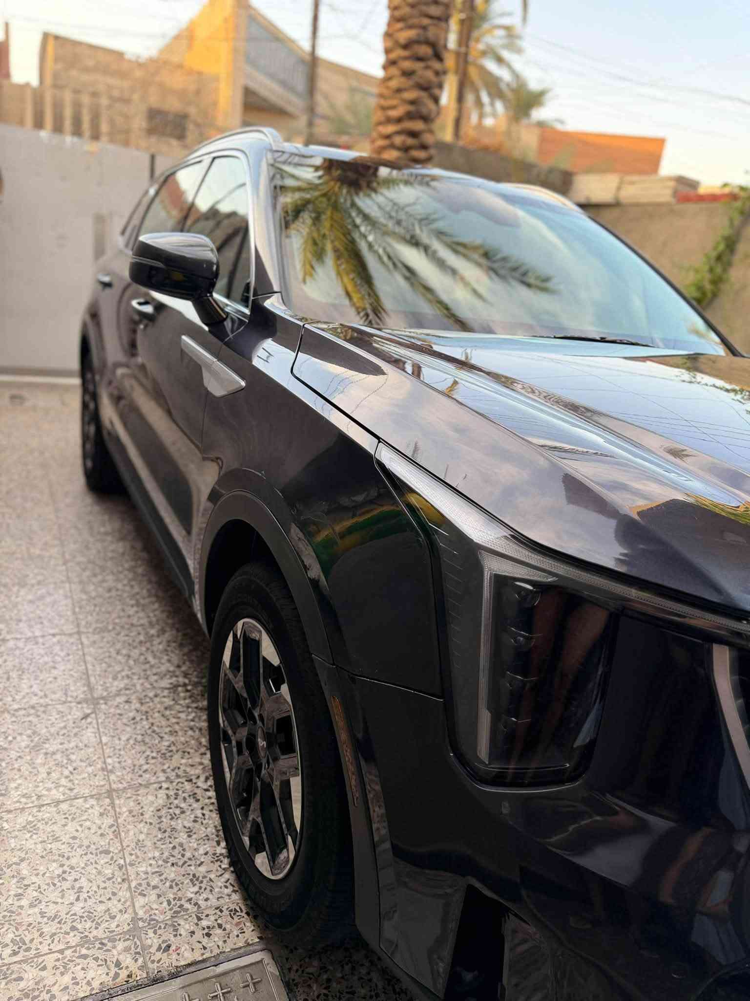 سلام عليكم اخوتي الكرام 
سورنتو 2025 دخول جديد اربيل بسمي السياره بدون حادث حادثه جدن بسيط لايت وربع دعاميه 
مواصفاته كشنات جلد تدفئه كهرباء 7 راكب 
محرك 2500 تنفس طبيعي جيد جداً 
شاشه متصل تدعم جميع المواصفات الحديثه 
بصمه تشغيل وابواب وصندوك عدد 2
ويل كب 18 
كامره دوار 
رادار امامي خلفي وجانبي 
تحديد مسار قياده ذاتيه وقوف منتضم بسرعه 
بنوراما 
اشاير بل مري ورادار بل مرايه الجانبيه 
جديده جداً من الداخل والخارج وصدر وكير محرك شرط كله على وضع الشركه وريحه شركه بعده داخل السياره ماشيه 23 ميل 
رايده. 240 ورقه وبيه مجال سكني بغداد البلديات ***********
