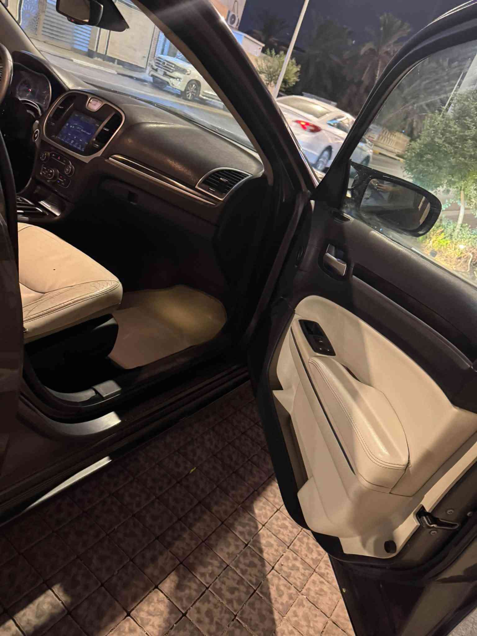 كرايسلر 300C • ٢٠١٥ • مكينة ٣٦٠٠