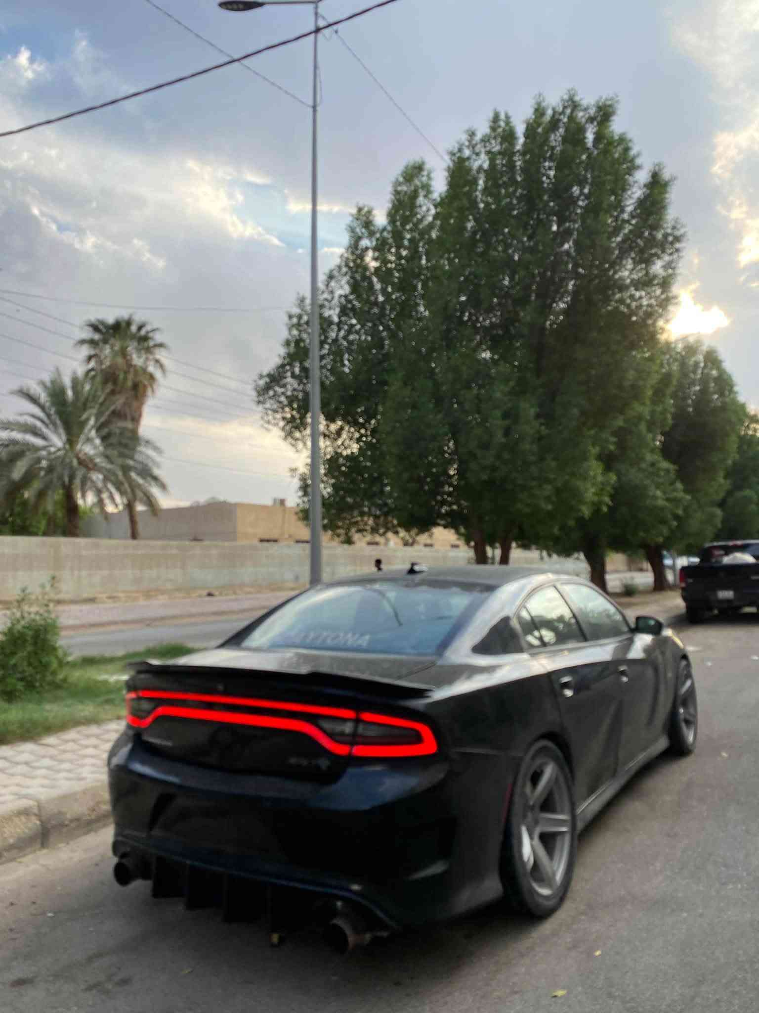 سلام عليكمء
السعر 115 قفل 
جارجر 2015 5700 RT 
 السياره ابيع صبغ عام بس هيه مو عام 
بدون لغود بدون شواصي بدون دواخل بدون ايرباك 
السياره داخله للعراق كلين  

مكينه كير اكسل بل جيس مكينه تشك الكاع 
عليها بوابات  وبرمجه طلقات بك فاير  عليها دواخل كاربون وشاشه srt بجم هيلكات 

ماشيه 72 الف ميل 

السياره يرادلها ترتيبات بسيطه متوازي عل بيعه محتاج فلوس  وماكو سعر بل عراق هيج 
رقم بغداد تحويل مباشر ثاني يوم 

العنوان   كربلاء  
هاتف ***********
