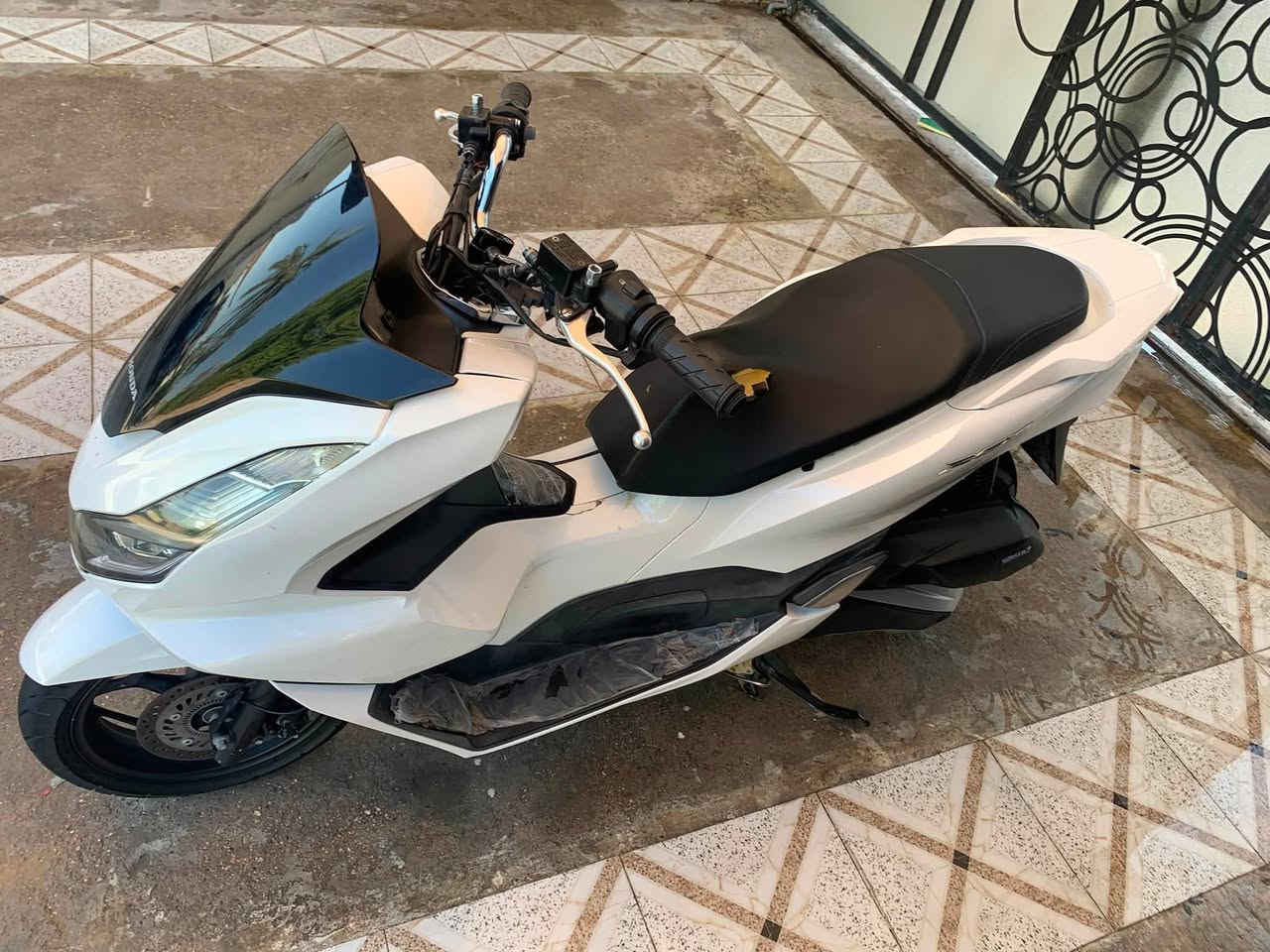 السلام عليكم pcx جيل الرابع وارد كوري
دراجه تخبل مكفوله مكينه كلجات كهربائيات 
مكاني بغداد الغزالية 
***********
دراجة كلش جديده ونضيفه
