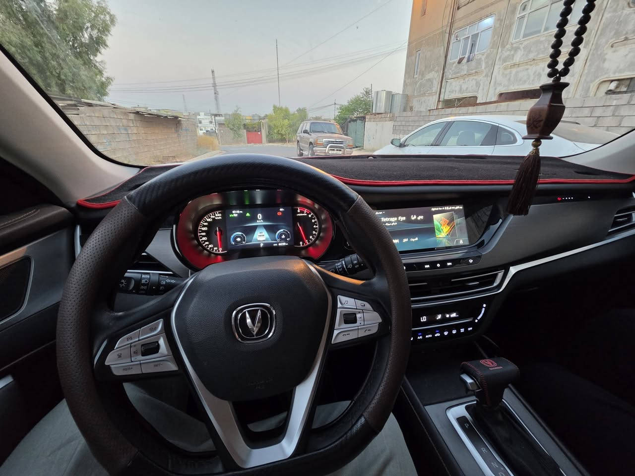 السلام عليكم  شانجان cs35  بلس ماشيهه 44موديل 2020سيارة جديده مكفوله السعر 125وبيها مجال مكان موصل ***********رقم هزه سنويه كله جديد وباسمي
