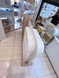 للبيع  كاونتر استقبال مودرن المكان الكراده  07718982711