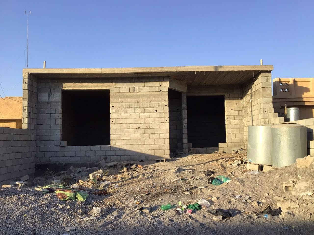 ♦️عقار للبيع ... 
هيكل للبيع مساحة ٢٥٠ متر طابو جديد بسمي شرط التحويل نظام طابقين ملكي بس الطابق الثاني ماكامل ماحاط فوگ بلوكه شغل درجة أولى رباطات داير (فتل) الحويجه الحي العسكري قرب شارع الكوسترات يحتوي على غرفتين نوم 4 × 4 مجمع درج وصحيات 6.5×4 مطبخ 4×4 هول او استقبال6×4  ربعه 7×4 
#السعر55وبي_مجال 
للاستفسار  ***********
