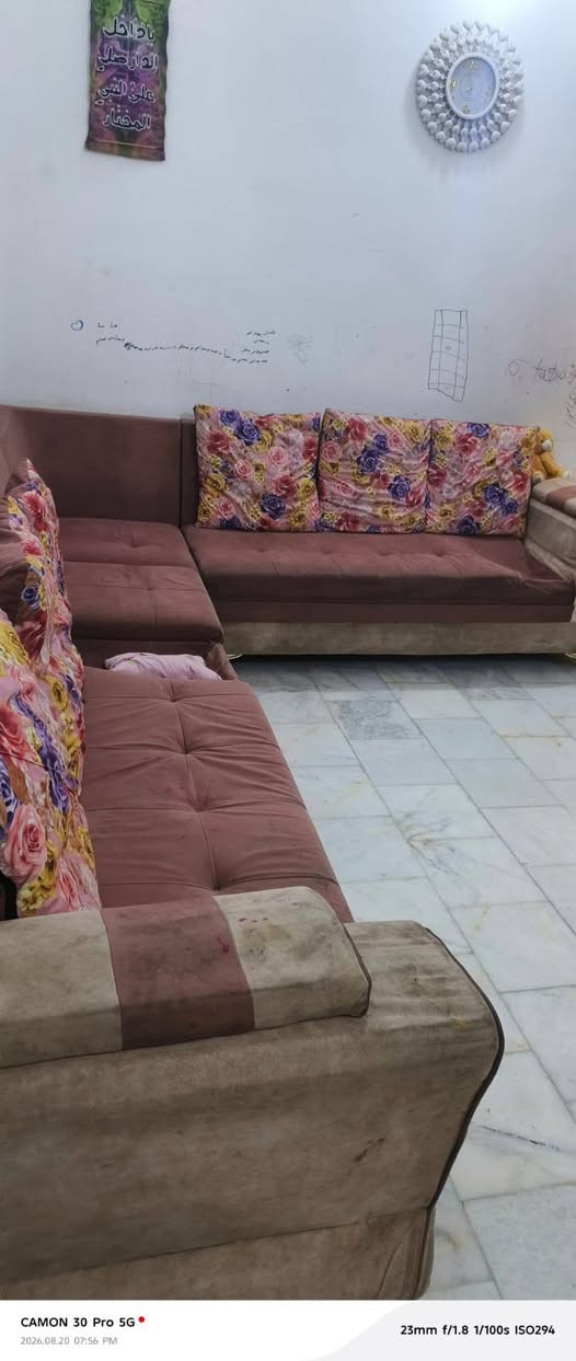 السلام عليكم..ديوان للبيع اربع قطع قطعتين بيها ضرر بسيط السعر 150 الف 
*********** واتساب فقط
