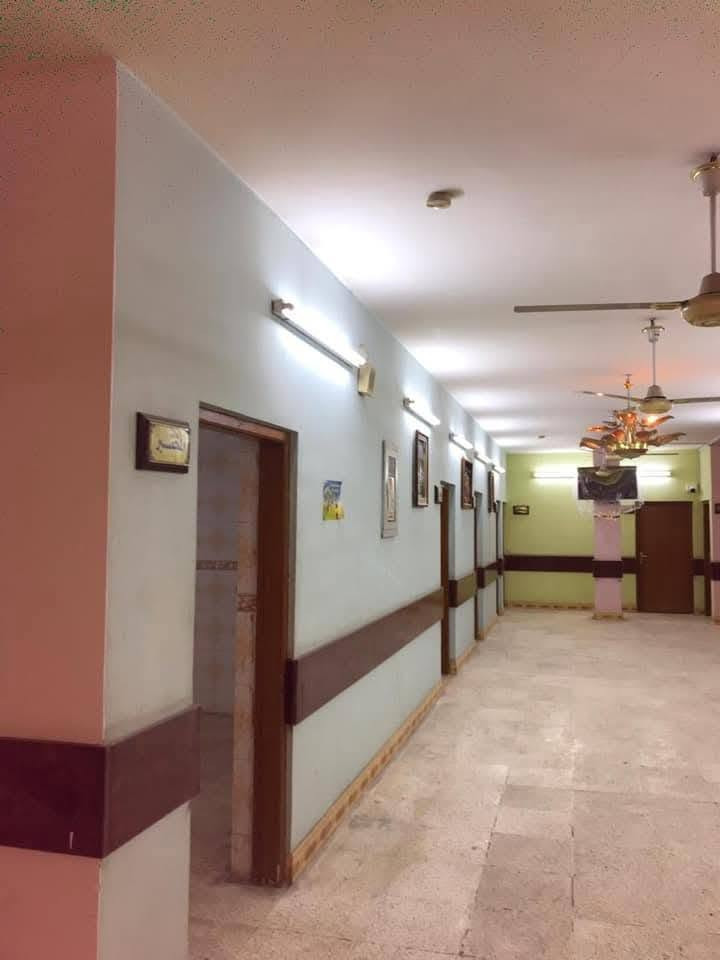 عمارة للبيع .. المساحة 340 م مربع .. مكونة من ثلاثة طوابق .. ركن على الشارع العام .. مخصصة كعيادات طبية .. 
العنوان بغداد الشعب ـ حي اور قرب حسينية المصطفى . للاستفسار عن العقار وتفاصيله الاتصال على ***********
