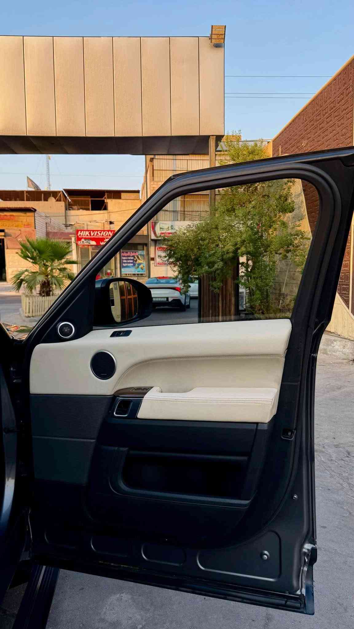 السلام عليكم 
بيع او مراوس
رانج روفر سبورت 
موديل 2014
V8 سوبر چارج
ماشية 100 الف ميل
فوول مواصفات خنگ 
اعلى مواصفات بالسبورت
چوبلس
بيبان شفط
دوسات كهرباء
بانوراما
كل الكشنات كهرباء + تدفئه وتبريد
ستيرن كهرباء
مري كهرباء
گير مكينه شرط الفحص
تبريد ثلج
- رقم اربيل الجديد تحويل أو وكاله
قطعة وحدة صبغ فقط بدون حادث 
صور السونار موجوده
ايرباگات + دواخل كله سليم 
السعر : 225 وبيها مجال 
العنوان : البصرة المعقل
*********** البصرة, العراق
