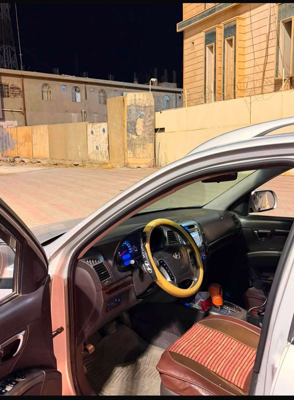 السلام عليكم
سنتافي خليجي فول 1/1

موديل 2010

رقم بغداد دولي

(كلين مابيها صبغ )

بيها بارد خفيف 

محرك 6سلندر 3.5

صدر امامي شاده جديد 

صدر خلفي شاده  جديد

تنته طكتين 

تبريد مركزي 3 قطع

كأمره خلفيه

كامره اماميه

كشانه كهرباء 

تحكم ستيرن 

تحكم مري 

كشنات جلد 

حساسات خلفيه

تبريد ثلج ❄️

تدفئه نار🔥

كهربائيات كلها شغاله 

سنتر لك 

ويل شركه بلاد 

سيدي بلاد 

دوشمه جديده 

داخلها جديد 

السياره بعدها على وضع الشركه لون الاصلي مال سنتافي

السياره فول نضافه   

ترايها صفرر وأحله من الصور
مكاني تكريت

***********
