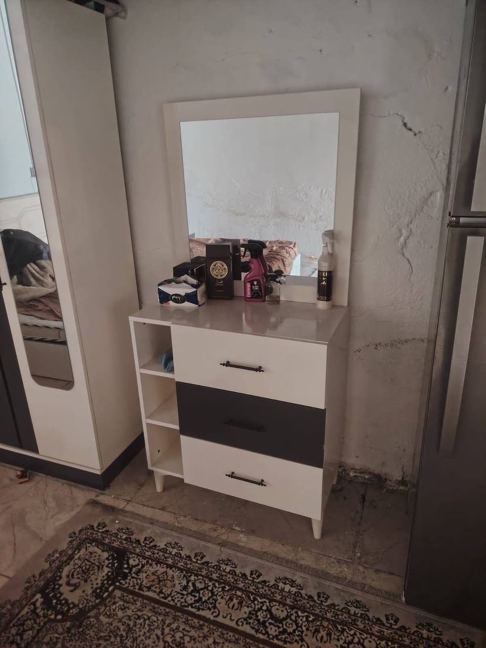 السلام عليكم غرفه جديد إستعمال قليل تركيه سعره 550 العنوان حي الفداء ***********
