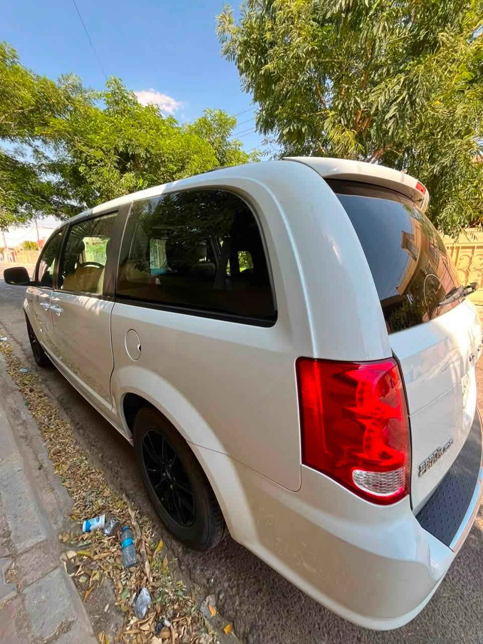 DODGE GRAND CARAVAN  🇺🇲
2019 GT

رقم شمالي سليمانية  

اعلى فئة GT

فول مواصفات وارد امريكي

محرك 6 سلندر 3600 

باب كهربائي صندوق كهربائي كراسي كهربائي

تحكمات ستيرن مثبت سرعة

كامرة خلفية وشاشة بلادي قلاب 

تشغيل عن بعد 

نظام ايكو لتقليل صرف البنزين 

تبريد مركزي 3 قطع  

دواخل جدا نظيفة كشنات جلد كامل 

7 راكب كراسي سياحي منفصل بلع 

الدوسات دوشمة خاصة جلد 

مكينة وكير بلاد (غير مفتوح)

سيارة باسمي تحويل مباشر 

سيارة مال بيت استخدام قليل جدا 

ماشية 66.000 ميل 

الضرر بسيط مصلح بدون تبديل  وبدون ايرباك 
 
بيها بطاقة بنزين

📍العنوان: كركوك 

*********** ☎️

للاستفسار عن السعر ارسال رسالة على الواتساب  فقط
