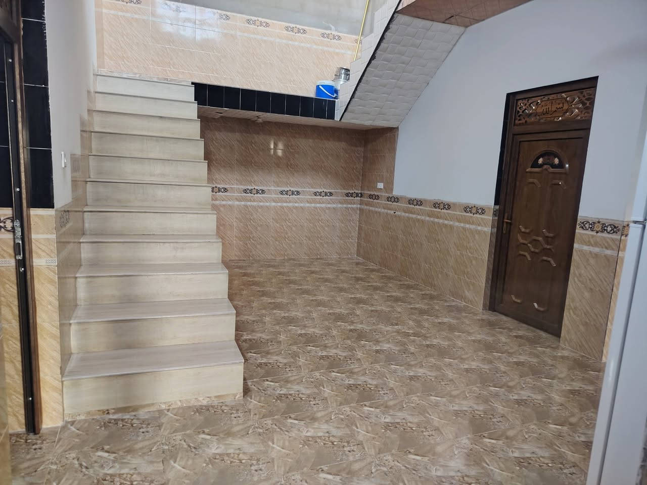 السلام عليكم شباب عندي بيت للبيع بيت طابو صرف المساحه مالته 400 متر بيت كامل بس تسكن بيه موقع ماله حلو مقابيل الدائره مال اطفال سواها جديد بحي البكر شارع تبليط متكون من حديقه بيت كامل بس اشكن بيه السعر خاص الاستفسار رقم الهاتف***********
