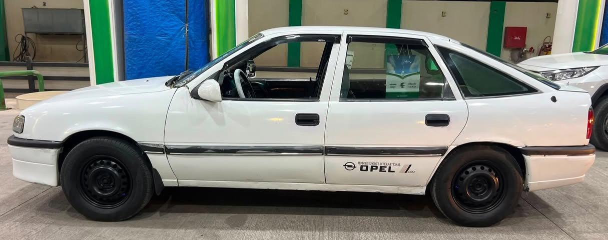 سلام عليكم للبيع اوبل موديل 93 سياره جهازه وما بيهه نقص كير محرك شرط محرك 20 تخم تاير صدر كله جديد كهربائيات كلهه شغال شرط تحويل وكاله سياره بدون ضربه سنويه عاج منتيهه بل 2024 مشروع وطني دفتر بانزين ما بيهه مكان سياره كركوك سعر 31 وبيهه مجال مكان كركوك شراي يتصل ***********
