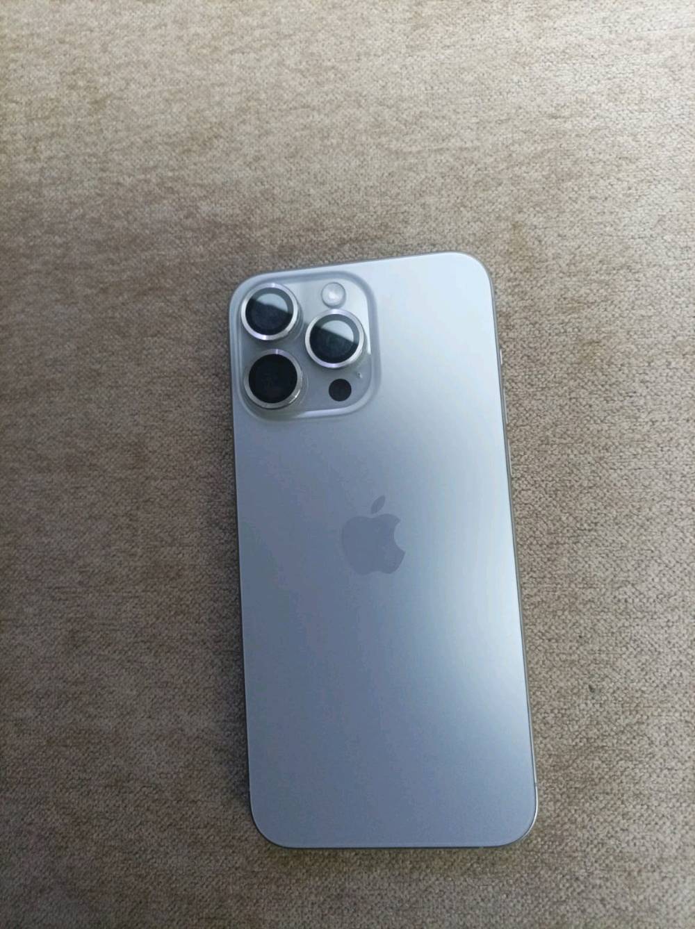 للبيع: iPhone 15 Pro Max
​الحالة: ممتاز جداً (مثل الجديد)
​المساحة: [ 256 جيجابايت]
​اللون: [تيتانيوم]
​نسبة البطارية: [. 87. ]
​الملحقات: الكرتونة الأصلية 
شرق أوسط 
شريحه فعليه مع ضريحه الكترونية
​السعر: [مليون و 150]
المكان: [بغداد]
للتواصل: خاص او واتس 
***********