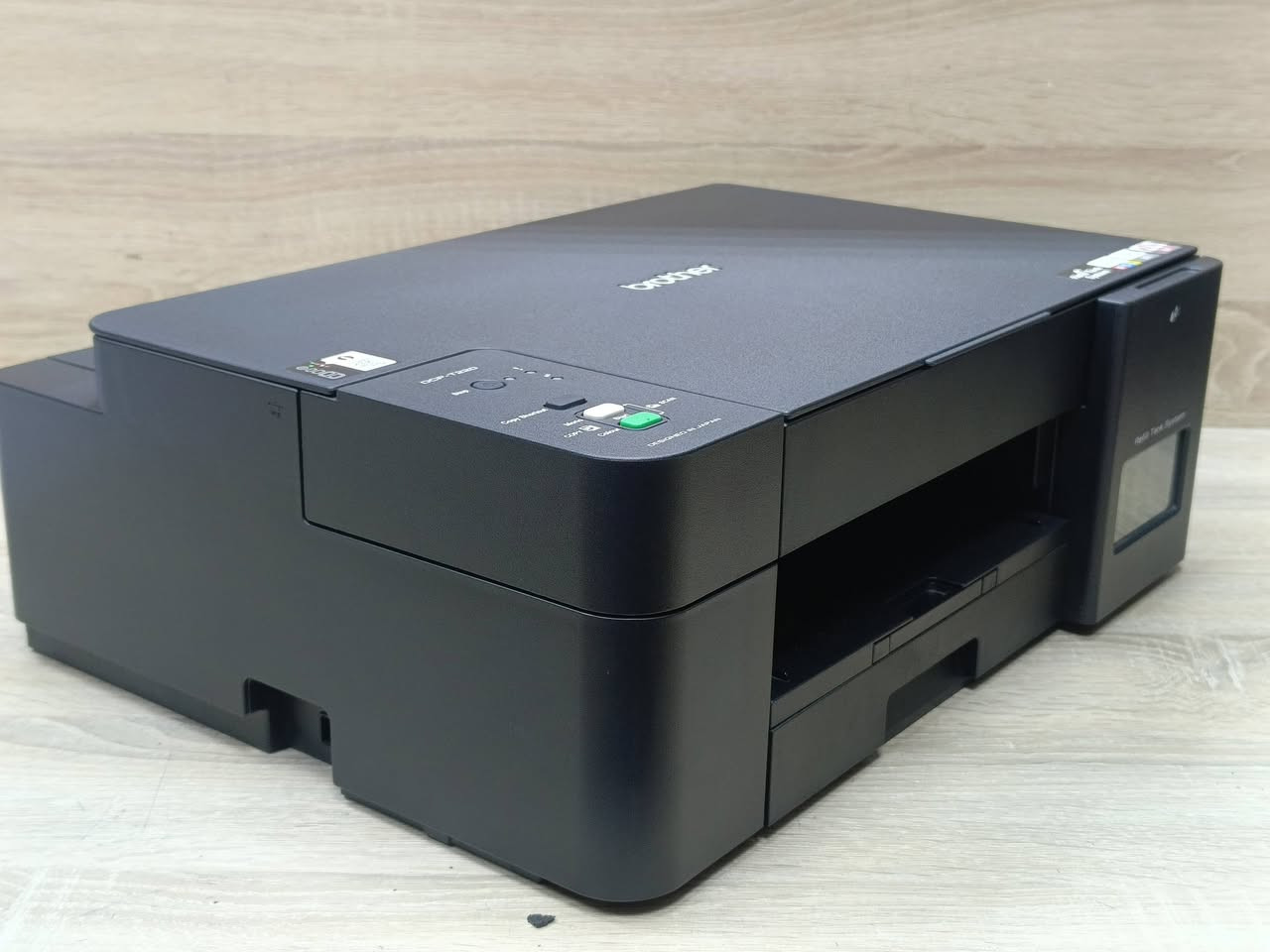 ملونة براذر موديل T220 مستعمل بحالة ممتازة باحبار خارجية تطبع 5000 ملون و 6000 اسود وابيض سعر الحبر 10 الف لكل اللوان سرعة طباعة 9 ملون 12 اسود وابيض وجه واحد استنساخ طباعة سكنر تحتوي على مجرين ورق اماي وخلفي لطباعة صور وستيكر وبدقة عالية 🚦سعر الطابعة 140 الف 🚦مع كيبل كهرباء وكيبل كومبيوتر وقرص تعريف للطلب *********** / *********** نسبة نظافة الجهاز 95% عدد نسخ المطبوعة 371 ورقة فقط يوجد توصيل لكل المحافظات وبضمان تشغيل وفحص.
#طابعتي
#الصفوة
