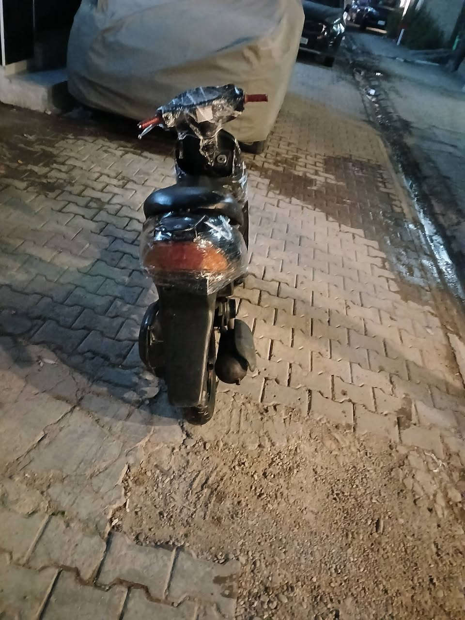 سلام عليكم البيع دراجه ساسوكي ٦٠ دراجه حلوه مجفته تجفيت  جديد كاعد تسحك بعده دراجه تشغل سلف  قفل ستيرن كفرات بلاديه وهندر دراجه مال بيت بس باتري مالته تعبان سعر دراجه ٢٢٥ الف وبيه مجال بسيط مكاني ساحه عدن للاسفسار على رقم *********** دراجه بيه مفتاحين بلاديات
