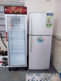 ثلاجة • عارضة • جديدة