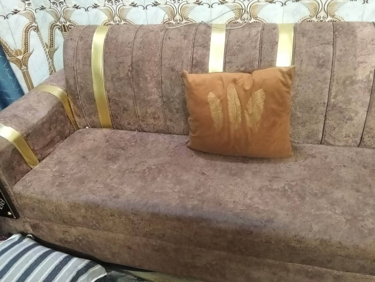 السلام عليكم ديوان نضيف ٦ قطع معه زاويه ٧ 
٤٠٠ بي مجال بغداد البلديات ***********
