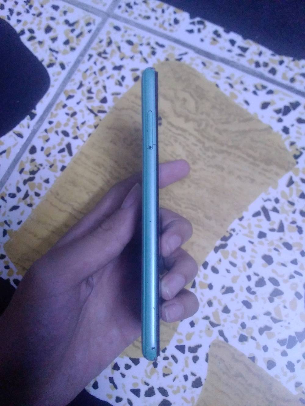 لسلام عليكم عندي جهازين samsung a20s و جهاز HUAWEI السامسونك بيه كسر من جوة الشاشة وبي هاي القطعة المكسورة من داخل الجهاز وتتصلح ب5الاف دينار والجهاز الثاني إلى هو هواوي بيه هم كسر بل شاشة من فوك وكل هاذ وبسعر 7٠الف وبي مجال✨