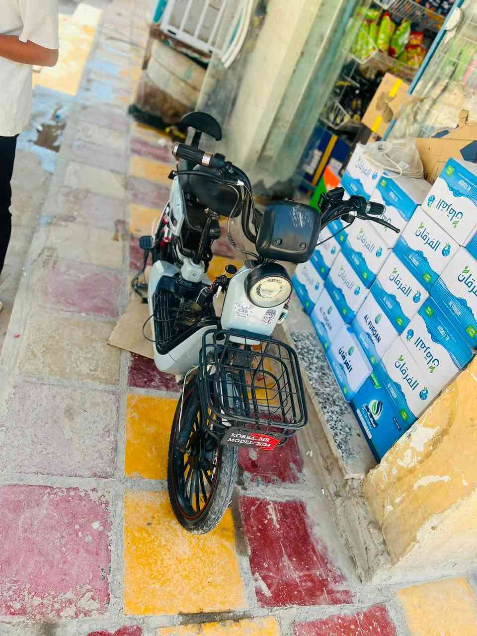 سلام عليكم عندي دراجه شحن  فول عل اخير شويه دراجه بيه كم نقص. بسيط فقط وسعر 250 وبيه مجال ❤️*********** مكاني أبو حله شارع 60
