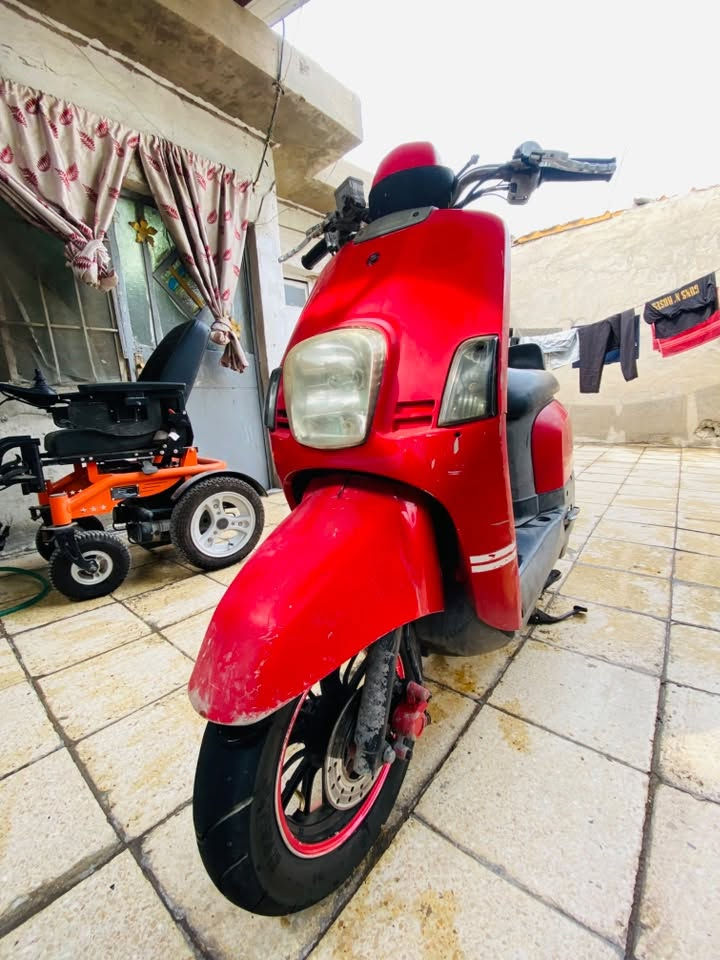 بوليس • احمر • كابريتر