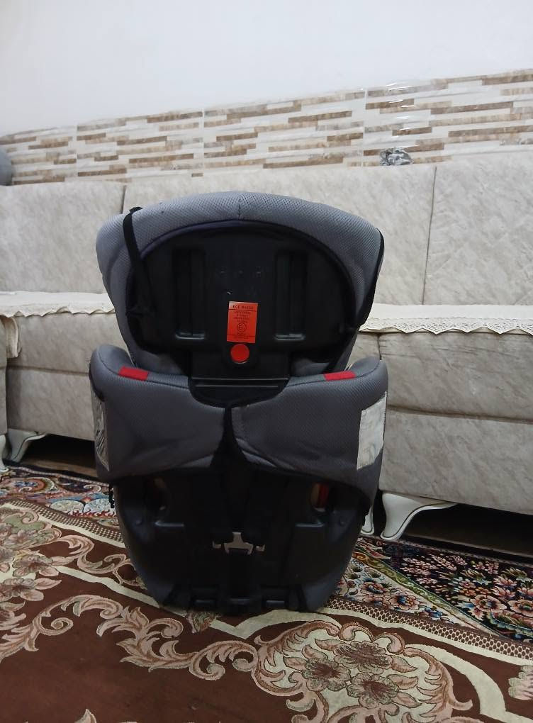 کورسی ناوسەیارە بۆ مناڵ ئەوروپیە ، قایشی بەستنەوەی هەیە ، گەورەوبچوک ئەکرێت بەپێی باڵای مناڵەکەت ، زۆرمەزبوتە و تا شەش ساڵی بۆی ئەبێت 
سعریشی زۆر گونجاوە و قفڵی 30 هەزارە بێ معامەڵە
سلێمانی ، گەیاندن هەیە*********** السليمانية, العراق
