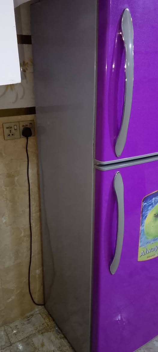 ثلاجة تركيه بلادي الحجم 20 قادم السعر 250 بيه مجال بسيط العنوان بغداد مدينة الصدر قطاع 28 الاتصال ***********
