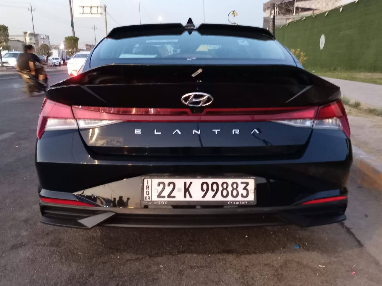 ‏السياره بأسمي هزه جديده سنويه جديده ثاني يوم تحويل
‏كير مكينه ما مفتوحات كفاله والمحرك دوش 2000 
‏السياره ماشيه 60 mi 
‏ما بيها حادث جاملغ وبنيد سرقه بدون لغد بدون ايرباك بدون شاصي تشغيل عن بعد فول ما عده الفتحه 
‏تبريد ثلج ❄ 
‏السعر : 130 وبيها مجال للشراي 
‏للاستفسار : ***********
