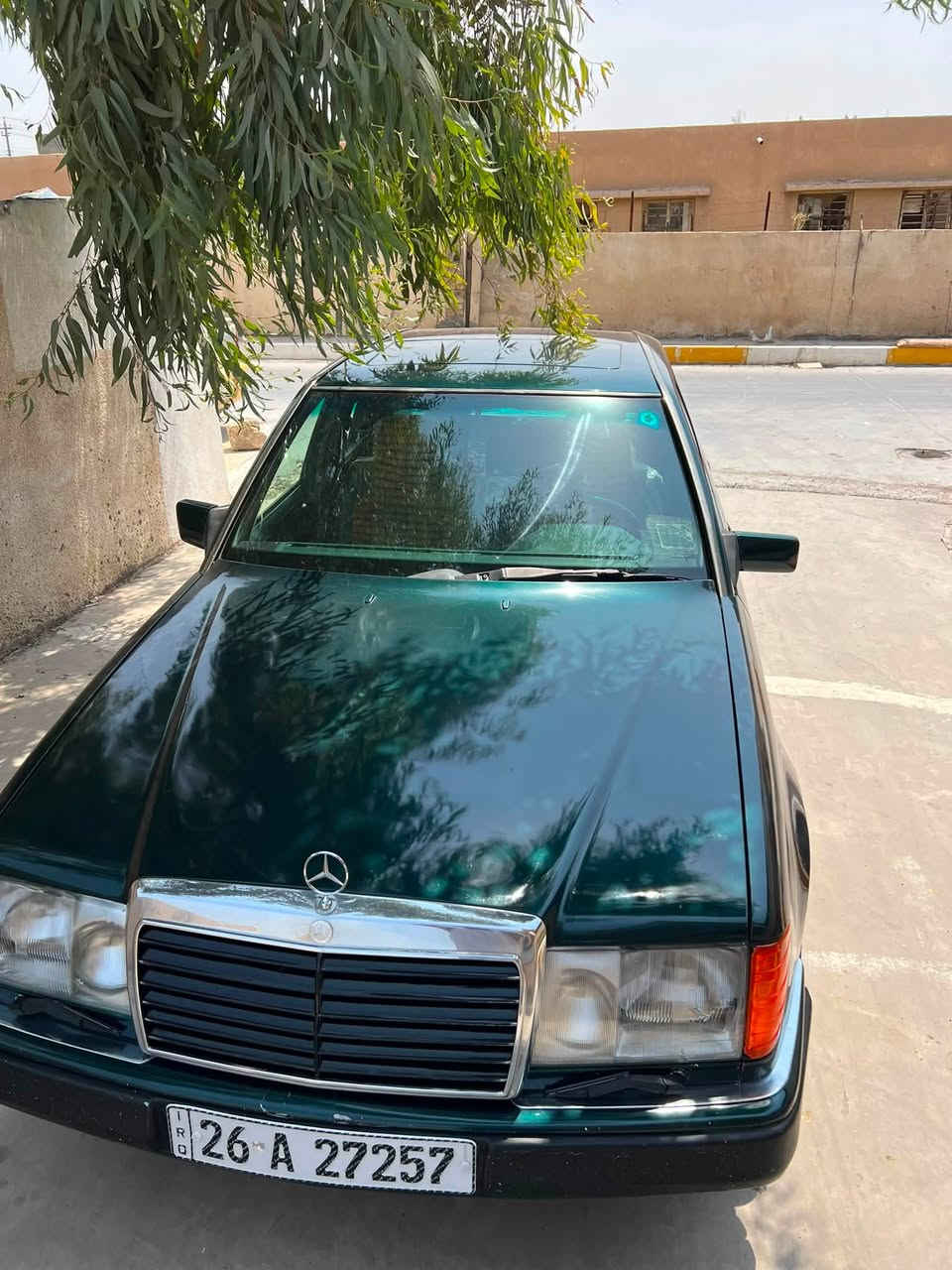 السلام عليكم ورحمه الله
مارسدس دب موديل 1992 سياره جاهره وكامله ومابيه اي نقص
 تبريد خير من الله
 تخم تاير جديد
تخم ويل جديد 
داخل جديد 
قواعد دبل سليمات وجديدات 
صبغ سياره جديد 
سنتر لك 4 ابواب 
رقم صلاح الدين جديد صار سبوع من حولته 
صدر سياره امامي خلفي جديد
مكينه ومنضومه كامله شغل ابو النور 
كشنات جديدات 
بطاين البوب جديدات 

السياره نقصه فقط سلايد روف ميشتغل مع العلم الماطور شغال 
مكان السياره ديالى بعقوبة 

للاستفسار ***********
السعر 80 وبيها مجال
