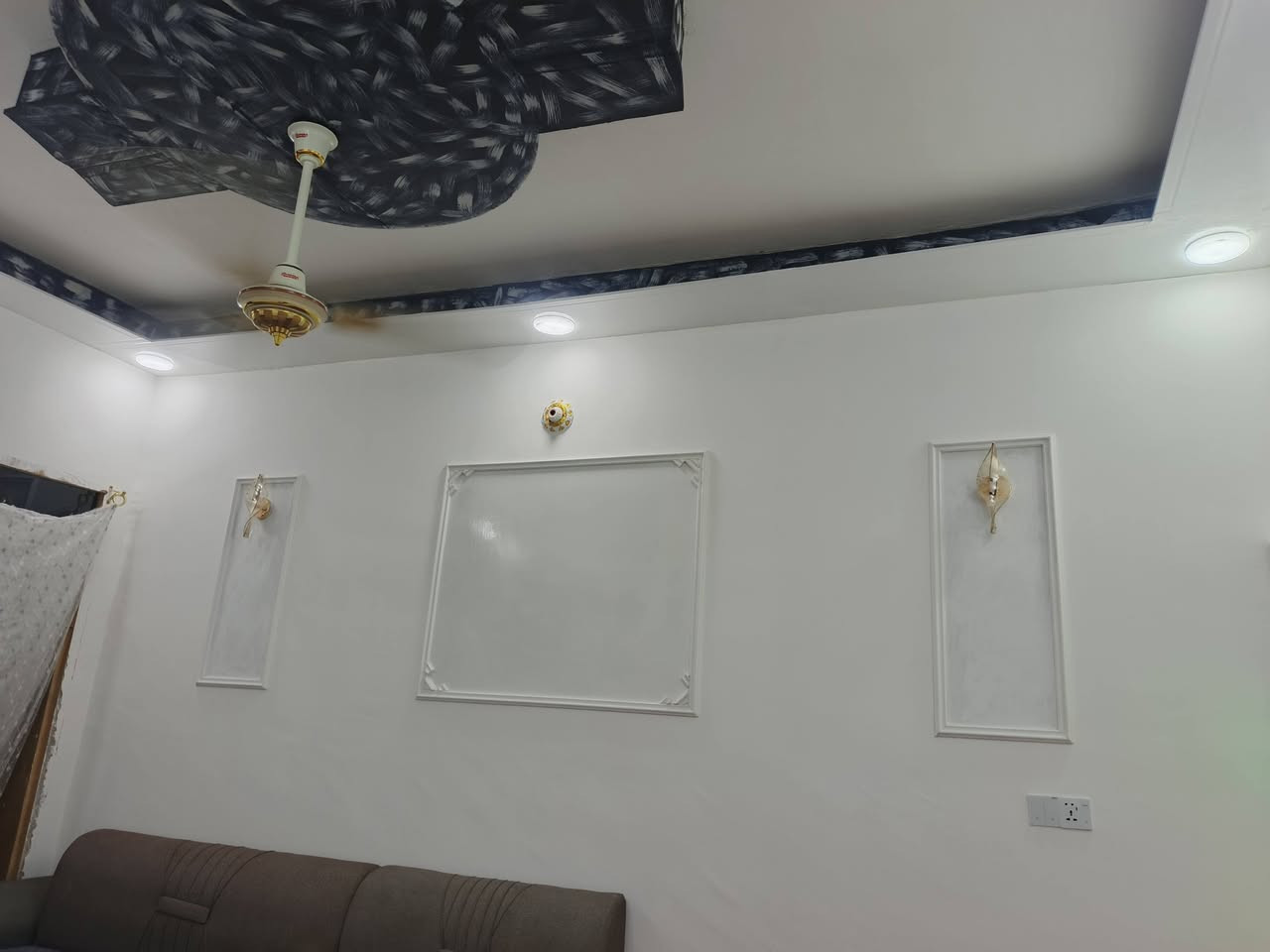 يا رزاق 

  الدار اللبيع 100متر حي النداء منطقه ال 51318

   غرفه وصاله ومطبخ واستقبال وحمامات خارجي وداخلي ومنور البيت بسمي خدمات ماء كهرباء ومدارس ابتدائيه ومتوصطه قريب علبيت قريب على التبليط شارع قنبر 

   السعر 65 وبي مجال بسيط استفسار صاحب الدار 
            
              ***********
