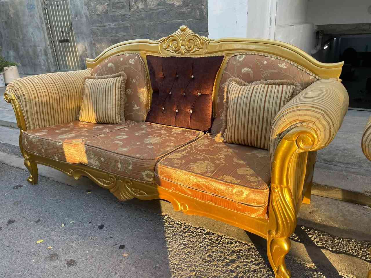 ئاڵتونم بۆ هێناون🔥
هاتینەوە بە تاقمێکی مەلەکی 
10نەفەری  زۆر بە پاکو خاوێنی 
ماوەتەوە %95بە لۆکی ماوە 
ژم***********

نص مكتوب في الصور:
- ***********