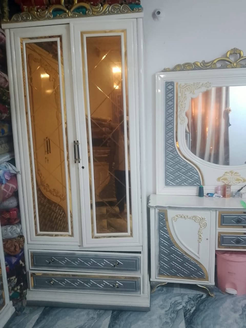 السلام عليكم اغراض مستعمل للبيع بيع مستعجل جداا كربلاء المقدسة الحر سواده 
*********** بغداد, العراق
