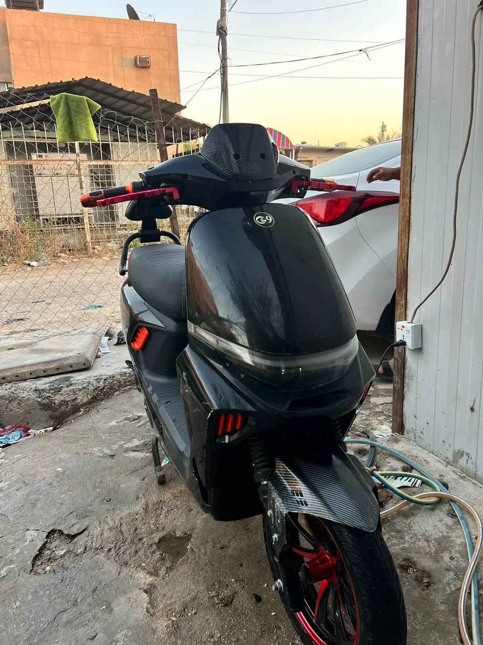 السلام عليكم دراجه شحن للبيع امانت الله جديده خمس بطاريات جديده واحد تعبان سعر الدراجه 600الف وبيه مجال شي بصيط العنوان بغداد الزعفرانيه ***********

