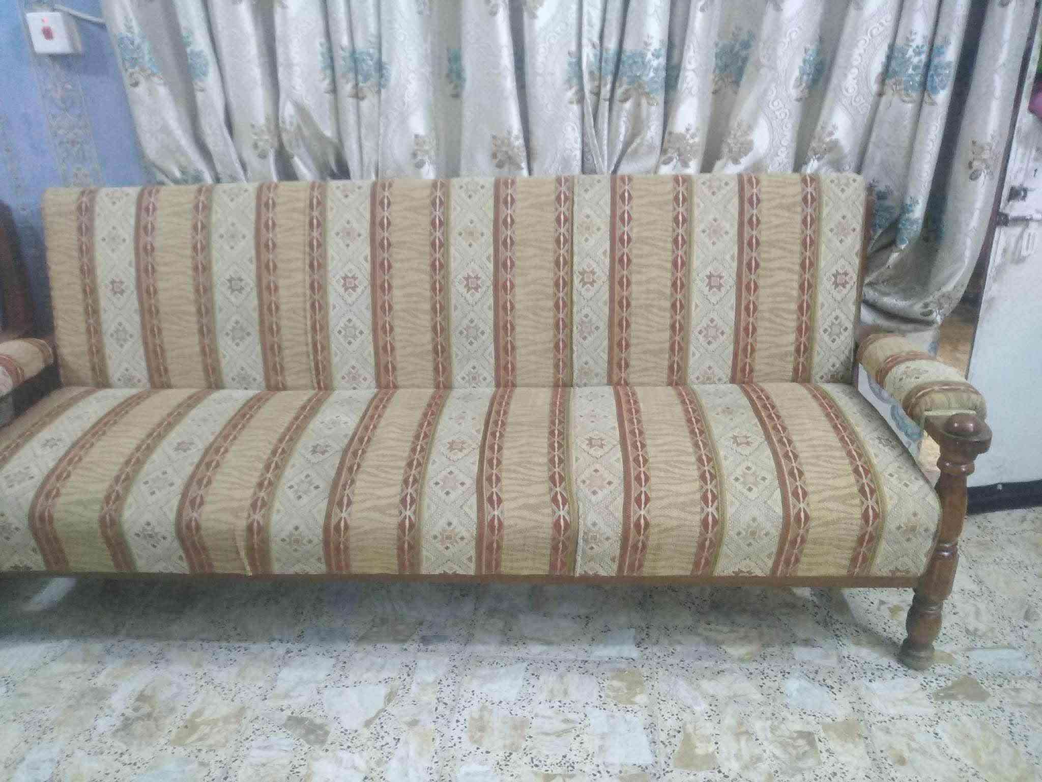 السلام عليكم تخم صاج عدد المقاعد ١٠ وياه طبله وسطيه خشب
السعر 250 وبيه مجال بسيط حك الجية 
مكاني بغداد الغزالية
للاتصال ***********
