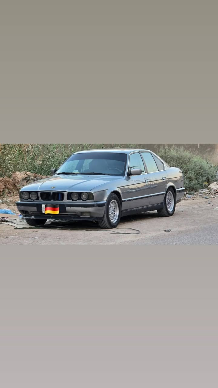 بي ام ٥٢٥i • ١٩٩٠ • رقم بغداد