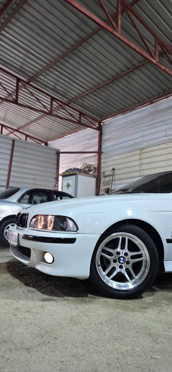 BMW 528i 1997
محدثة 2000
داخل اسود جلد كهرباء
سلايد روف
بردة خلفية كهرباء
4 بردات ابواب وياها بردات 7 تعتيم
تبريد قطعتين 
سقف روز رايز 
ارضيات روزلاين
زرع عدسات لايت
صدر امامي خلفي جديد فقط المشط نص عمر
تخم تاير جديد + فلنجات خلفي رياضي
ويل 17 M اصلي مو تجاري
باتري جديد
كهربائيات مابيها نقص كلشي شغال
كفالة من الخياس والضربة
صبغ عام جمالية
رقم بغداد انكليزي بأسمي تحويل وين ميعجبك
تفاصيل سيارة الباقية بالصور 
الي يحب يتواصل واتس اب او فيس
قابل للمراوس حسب قناعة
عنوانها الراشدية حي القدس 
***********
