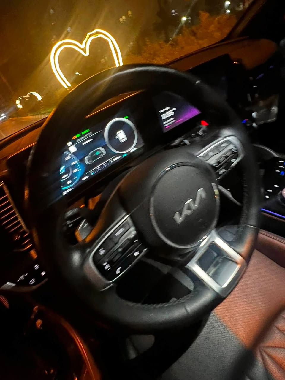 Kia Sportage plug in Hybrid X Line Prestige
#تتقدم_ وترجع_بالريمونت
بانزين + هايبرد + بلكن موديل 2024 ماشية 9000
فول لحد يقارنها بالفئات الاقل منها والمهجومة 
تگدر تستخدمها كسياره كهربائيه بصوره تامه وتنسى محرك وبانزين ودوخته 
الشحنه وحده تمشيك مسافه 60-100 كيلو 
لون #اسود ميتاليك

#مواصفاتها :
1-بنوراما
2-بصمة  (بصمتين بيهة)
3-شاشة كبيره على طول دشبول 
4-كامرات عدد 5
5-رادارات / رادار امامي /رادار جانبي /رادار خلفي
6-حساسات خلفي 
7-خرائط نظام كيا مفعل بيها اصلا 
8-كشنات تدفة‏ 
9-كشنات جلد 
10-دفع رباعي  نضام جبلي وثلجي وترابي وسمارت
11-نزول منحدرات                                                    
12-كشنات كهرباء
13-تبريد قطعتين 
14-اوتوهولد 
15-ويل كروم 
16-مسجل ناطق مفعل
17-بلوتوث USB ابل كار بلاي والاندروير . 
18-حاجب ليد
19-نقطه عمياء
20-مراة تعتيم
21-اشاراة بالمراياة الجانبيه                                     
22-فول تحكم ستيرن                                             
23-كير ماوس                                             
24-اوتو بريك                                                        
25-بريك بصمة                                                       
27-شحن اللاسلكي                                                            
28-‏داخل تفاحي جلد 
29-نضام قياده أيكو + سبورت + نورمل
30-مثبت سرعه
31-تحديد مسار والقياده الاليه 
32-دمامات صوت  
33-لايت بلادي Led +  ‏دبل زينون اصلى . 
34-رادار الخطوط البيضاء 
‏36-شاشة إلكترونية
37-تشغيل عن بعد
38-منفذ شحن في المقاعد الأمامية
فول فول افتح الباب توكع مواصفات
السعر: 227 ورقة 

#الألم_بنيد_فقط_بدون_تبديل ايرباك راجع سستم كامل 

***********
