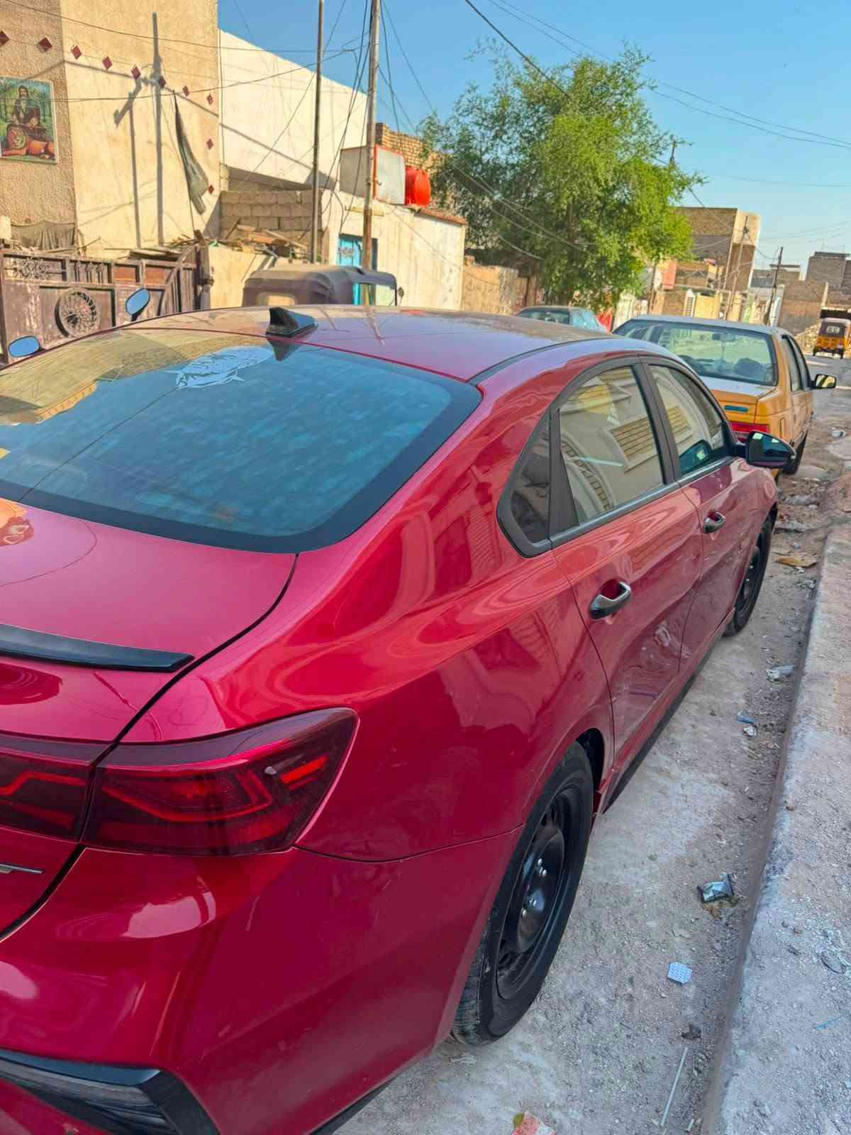 فورتي 2020 GT  محرك 1600 تيربو فول عدا فتحة وكشنات كهرباء حادثها سرقة دعامية ويدات بيبان ابطانة والتنته  بدون حادث داخل العراق بيها بعض الملاحظات (شخوط) سيارة جاهزة ماشية ٨٨ ميل حقيقي قابل للزيادة با اسم ولد عربي من الغزالية بيتهم معروضه با ١٠٨ وبيها مجال قليل للجية  مكانها بغداد جميلة 
***********
