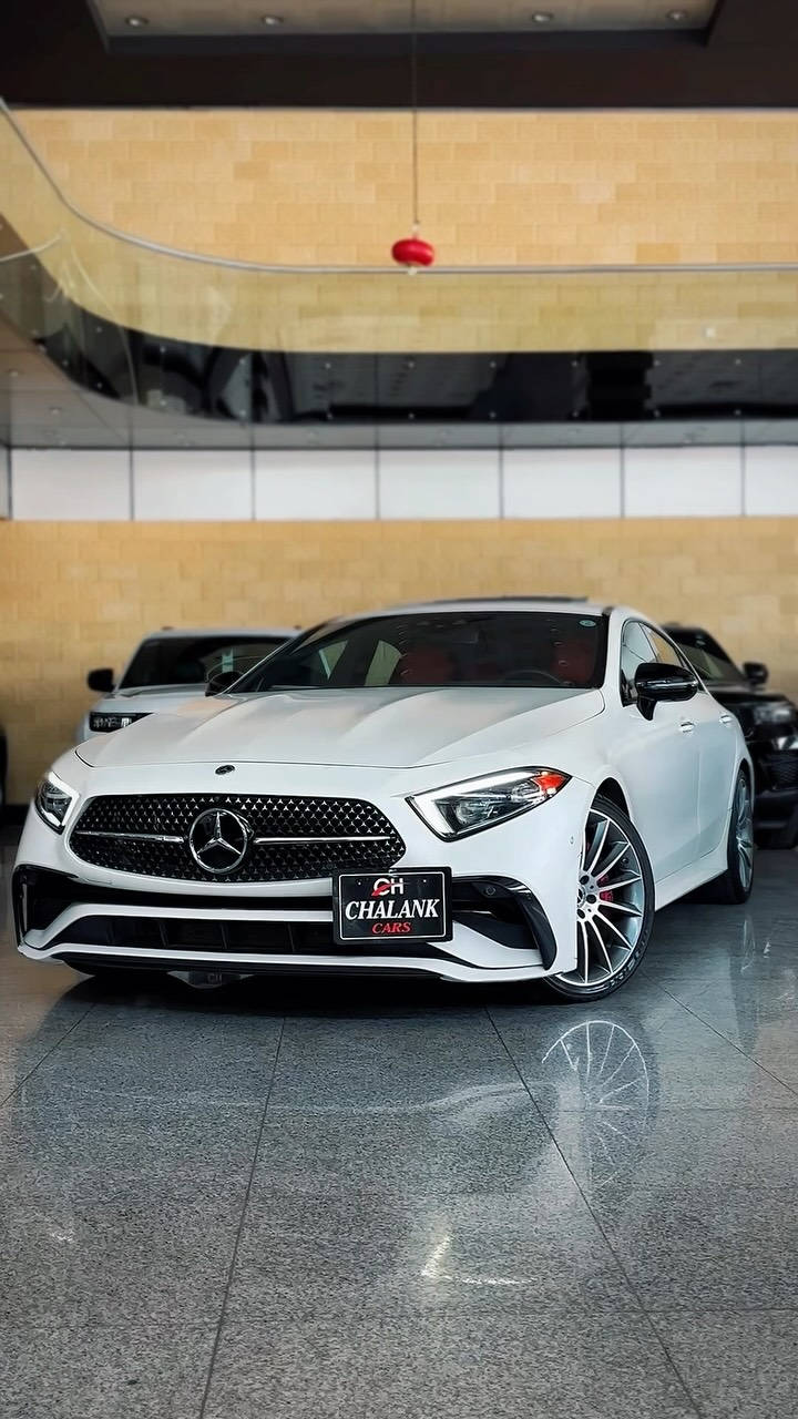 ⁨	Mercedes-Benz CLS450 4MATIC

السنة: 2022
الممشى: 63,000 كم
الحالة: USA
الحالة الخارجية: بابان مصبوغان
الموقع: دهوك

المحرك ونظام الدفع:

* محرك 6 سلندر خطي 3.0 لتر Turbo
* نظام Mild Hybrid EQ Boost
* القوة: 362 حصان
* العزم: 500 نيوتن متر
* ناقل حركة أوتوماتيك 9 سرعات 9G-TRONIC
* نظام دفع 4MATIC
* تسارع 0–100 كم/س: حوالي 4.8 ثوانٍ

المواصفات:

* شاشة MBUX
* عدادات رقمية
* Apple CarPlay + Android Auto
* كاميرا خلفية
* حساسات أمامية وخلفية
* مقاعد جلد
* مقاعد أمامية كهربائية مع ذاكرة
* تدفئة المقاعد
* فتحة سقف
* Ambient Lighting
* دخول وتشغيل ذكي
* مصابيح LED
* جنوط ألمنيوم
* أنظمة أمان ومساعدة السائق

📞 ***********
شركة جلنك وليد صبري – دهوك

#Chalank_cars_duhok⁩
