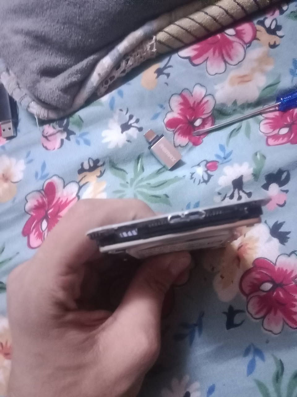 سلام عليكم شباب
هارد بلي 4 نضيف مستعمل شيء قلليل 
وبيه العاب مو كلش قويات بس حلوات 
قيم وخذ جوة ال 20 ما بيع مساحتة 500GB وياه تحويله مالته 3.0 يعني بل نقل سريع 
مكاني بغداد الحبيبية شارع السجة 
ماعندي توصيل وذا قريب علية اني اجيك 
للتواصل واتساب ***********
