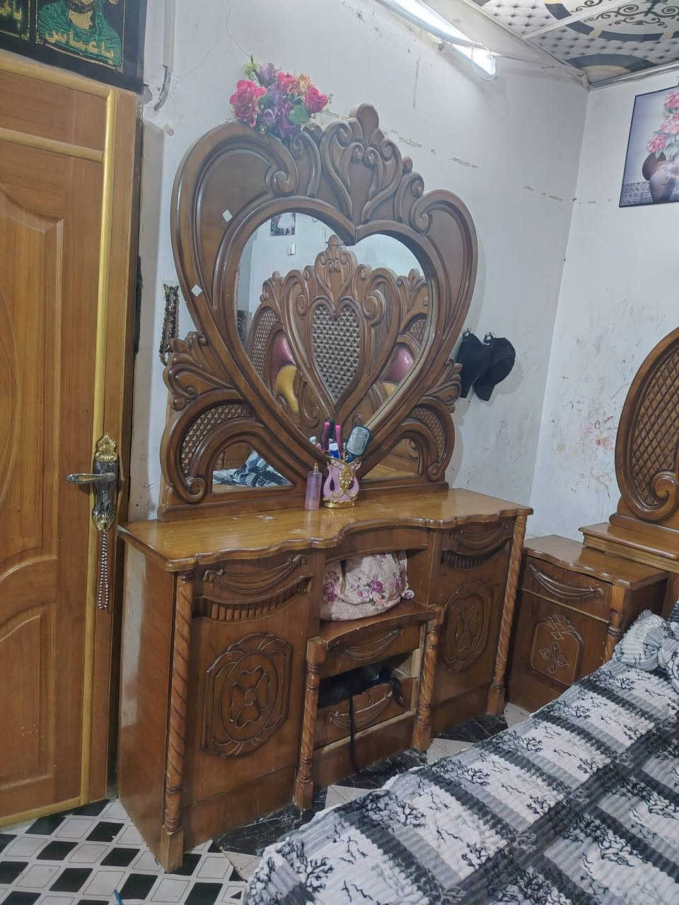 #يالله
للبيع غرفه تزكام 6 ابواب نضيفه استعمال قليل السعر مليون و150
الشراي يتصل ع رقم ***********
