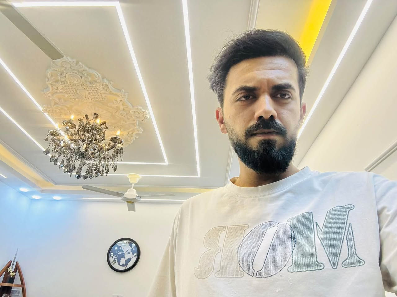 اللهم صلي على محمد والً محمد🤍

جزء من اعمال كادرنه ✨

***********..☎️
 ديكورات جبس بررد 
ديكورات خارجيه 
صبغ وترميم المنازل ✨
