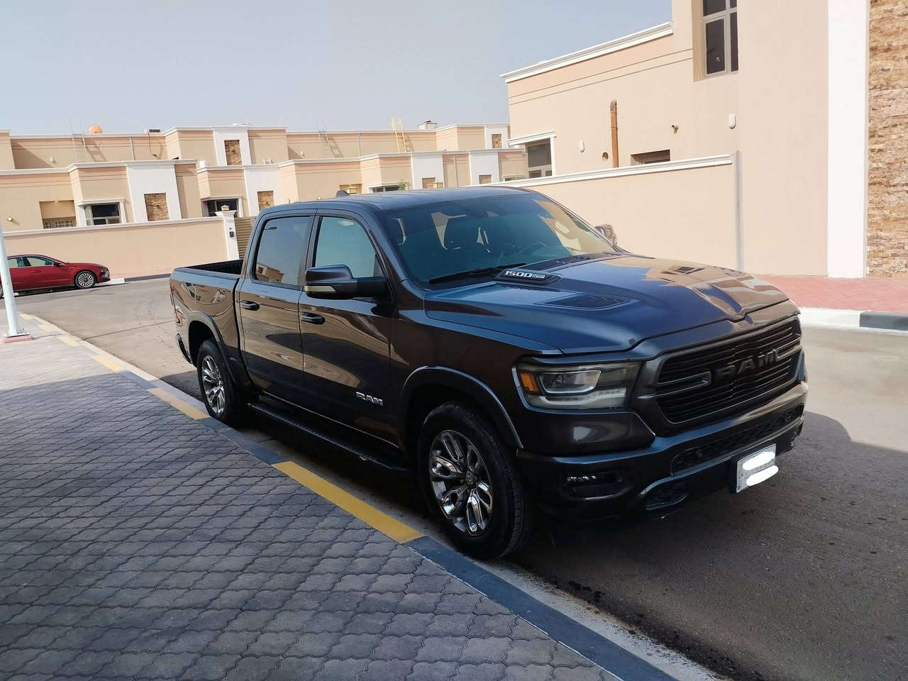 📌 للبيع: رام لارامي (RAM 1500) موديل 2021 
رقم بغداد باسمي ( انا والسيارة بالبصرة )
​المسافة المقطوعة:  99,170 ميل
الدفع. ​2WD
​المحرك: 8 سلندر V8 بسعة 5.7 لتر (HEMI)
​ناقل الحركة: أوتوماتيك 8 سرعات
​البنيد: مصبوغ مقدمة البنيد 
​الدعامية: مصبوغة (ما تنحسب)
الإيرباكات: سليمة بالكامل (مضارب اي واحد)
اي قطعة ممبدلة بالسيارة
​أنظمة الأمان: نظام تحذير ومنع التصادم أثناء القيادة
​رادار وحساسات أمامية وخلفية
​توفير الوقود نظام Eco أوتوماتيكي للقيادة الاقتصادية
​المقاعد: كشنات الامامية كهرباء جلد فاخرة تدفءة تبريد 
​تحكم كهربائي: إمكانية تعديل ارتفاع وانخفاض دواسات البنزين والبريك
​شاشة لمس تسلا ، كاميرا خلفية، تشغيل عن بُعد، دخول ذكي، ومثبت سرعة
​رقم الشاسي (VIN): 1C6RREJTXMN834604
​السعر والتواصل:
​السعر: تواصل واتساب
​مكان المعاينة: البصرة - التنومة - مجمع النرجس السكني
​رقم الهاتف: ***********
