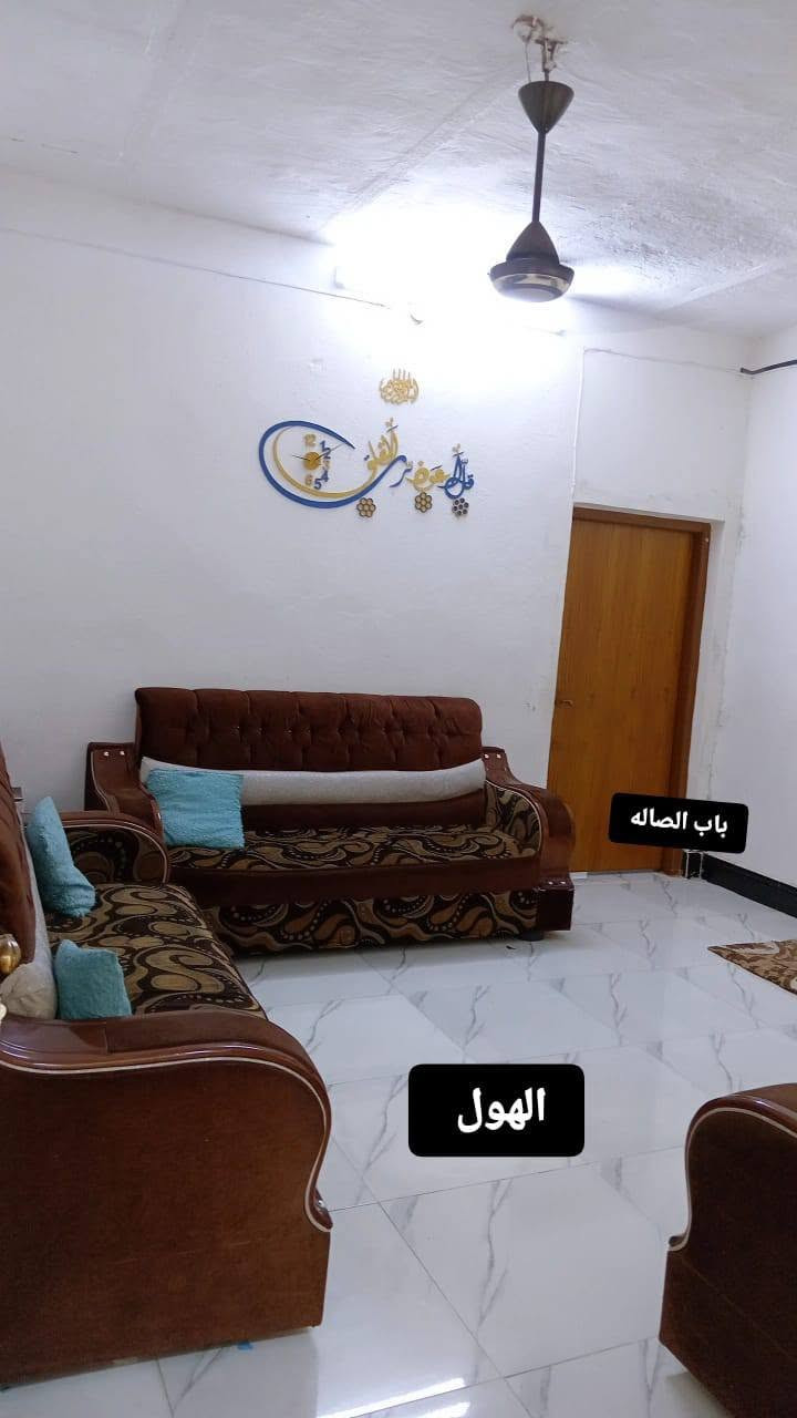 #بيت للبيع بمساحة ٢٠٠م في حي دجله قريب عن السوق والمدارس مع توفر كافة الخدمات ويتكون من طابق ونصف علما ان البناء طابوق والسقف عگاده
للاستفسار الاتصال :
***********

نص مكتوب في الصور:
- الاستقبال
- باب الاستقبال
- باب الهول
- الغرفه
- باب الصاله الهول
- الصاله
- المطبخ