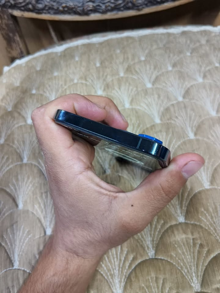 سلام عليكم ايفون ١٢ برو ماكس
ذاكره ٢٥٦ مبدل بطاريه اصليه فقط 
فيس ايدي سماعات كله شغال 
بغداد ابو غريب 
٣٧٠ قفل 
***********
