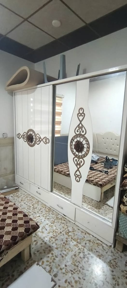 سلام عليكم للبيع غرفة نوم تركي مستعمل داخله مربع خشب عراقي أصلي الاستفسار علق بتم اجيك خاص أو خابر 
‏‪***********‬‏
