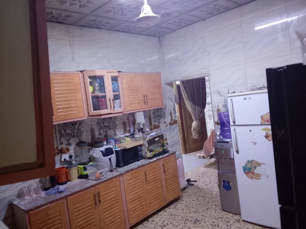 السلام عليكم 
بيت تجاوز للبيع البصره نواب الضباط مساحه البيت 150
يحتوي ع طارمه ومطبخ وصاله واستقبال وغرفتين 
السقف كونكريت 
الاستفسار ع الرقم 
***********
